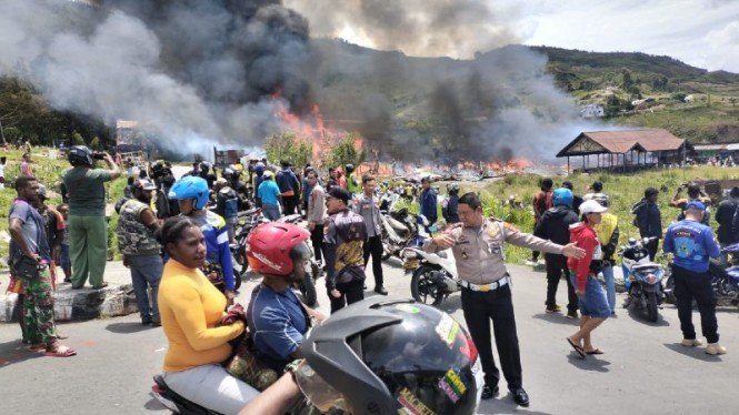 17 kios dan 7 ruko terbakar di Pucak Jaya, Papua.