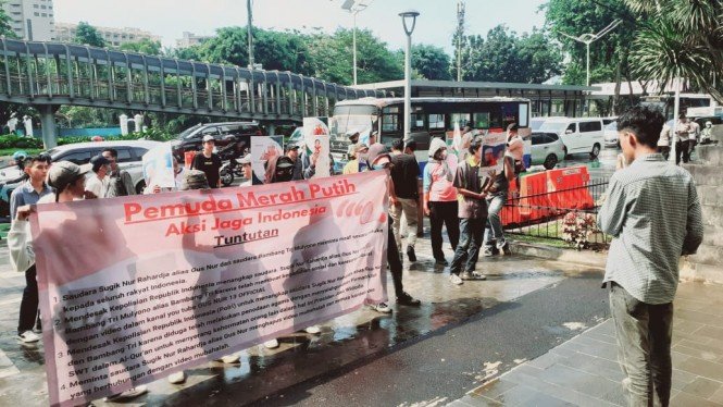 Demo Pemuda Merah Putih di depan Polda Metro Jaya