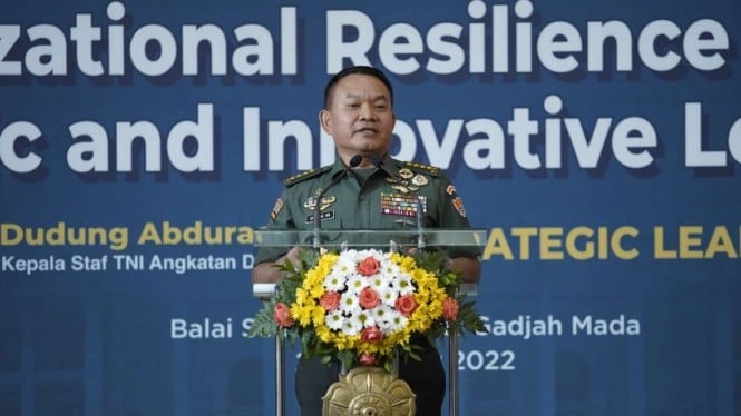 KSAD Jenderal Dudung Abdurachman di UGM, Yogyakarta.