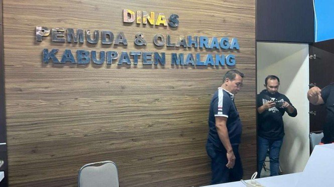 Kadispora Kabupaten Malang bantah temuan 46 botol dugaan miras oplosan.