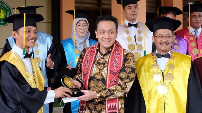 Stafsus Presiden Diaz Hendropriyono di Unisda Lamongan, Jawa Timur