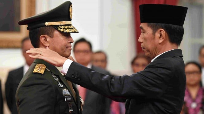 Presiden Jokowi saat lantik Andika Perkasa jadi KSAD.