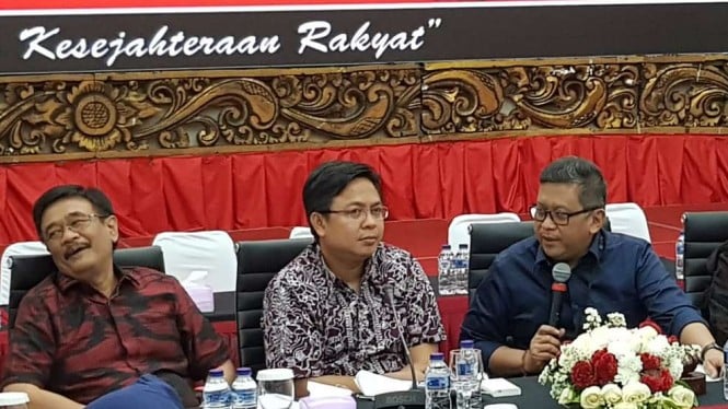 Direktur Eksekutif Indikator Politik Indonesia, Burhanuddin Muhtadi di DPP PDIP.