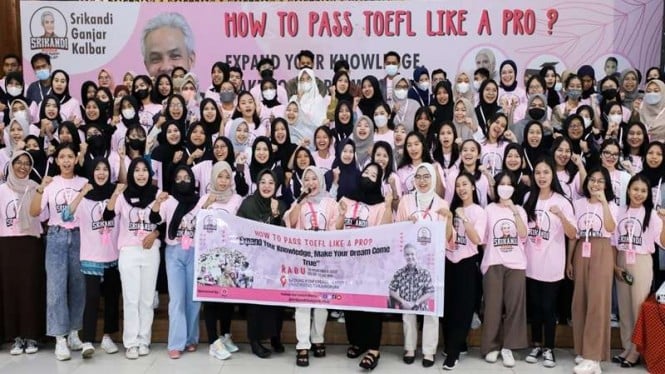 Relawan Srikandi Ganjar Provinsi Kalimantan Barat melakukan pelatihan TOEFL