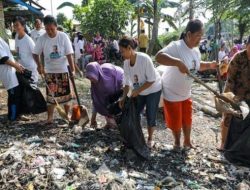 Aksi Terpuji Nelayan Pendukung Ganjar, Bersihkan Sampah di Pesisir Sungai Bondet
