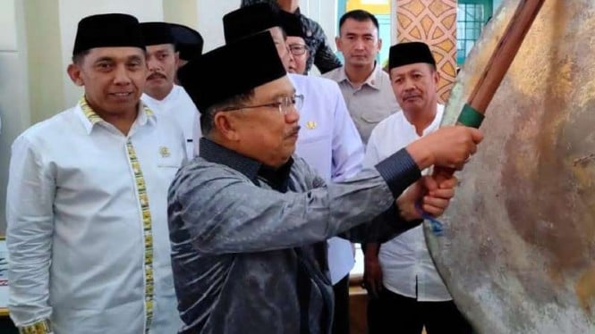 Mantan Wapres Jusuf Kalla saat di Masjid Raya Bukaka, Bone.
