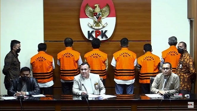 Ketua KPK Firli mengumumkan penangkapan Bupati Bangkalan Abdul Latif Amin Imron