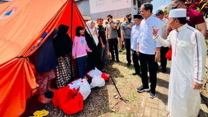 Presiden Jokowi Tinjau dan Kunjungi Rumah Pimpinan Ponpes Darul Falah Cianjur