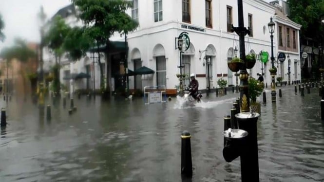 Kota Lama Semarang tergenang banjir