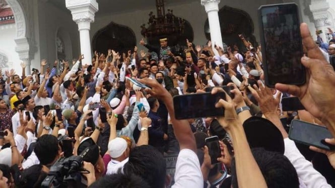 Calon presiden dari Partai Nasdem, Anies Baswedan, di Masjid Baiturrahman Aceh.