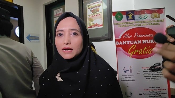 Syarifah Ima Syahab yang mengaku sebagai fans Ferdy Sambo di PN Jakarta Selatan