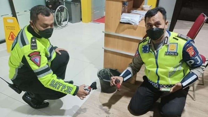 Pos Polisi di Jatiwarna Bekasi dilempar bom molotov