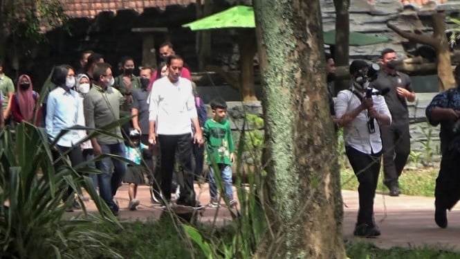 Presiden Jokowi ajak cucu ke Taman Satwa Taru Jurug