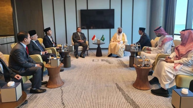 Menag Yaqut Cholil Qoumas bersama Menteri Haji dan Umrah Arab Saudi.