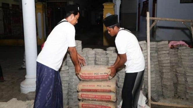 Pendukung Ganjar bantu renovasi MCK pondok pesantren di Tulungagung