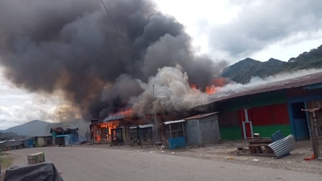 Sejumah kios yang terbakar di Dogiyai, Papua.