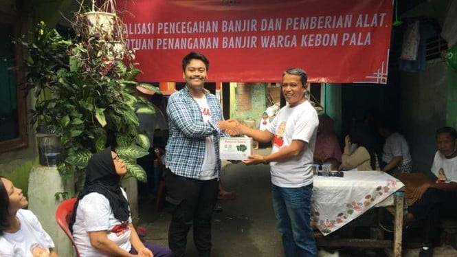Relawan Ganjar berikan alat pompa air untuk warga Kebon Pala