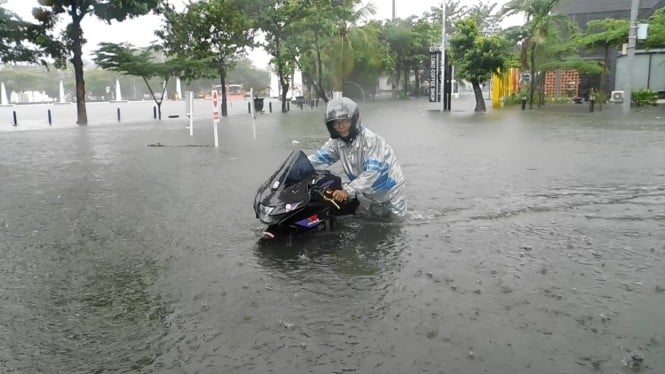 Cuaca ekstrem melanda Kota Semarang.