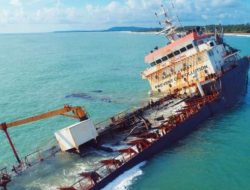 Kapal Pengangkut 1.900 Ton Aspal Karam, Cemari Laut di Nias Utara