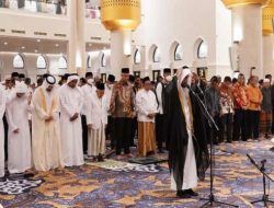 Resmi Dibuka Umum, Wapres Maruf Amin Subuhan di Masjid Raya Sheikh Zayed Solo