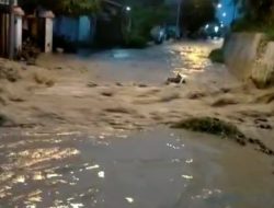 Tanggul Jebol, Banjir Bandang Terjang Permukiman Warga di Mangkang Kulon Semarang