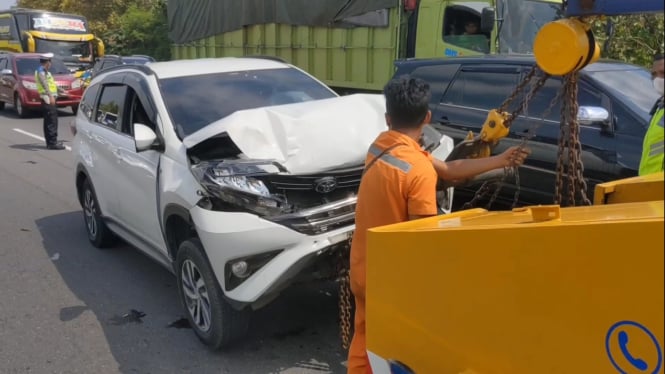 Kecelakaan Beruntun 7 Kendaraan di Tol Palikanci
