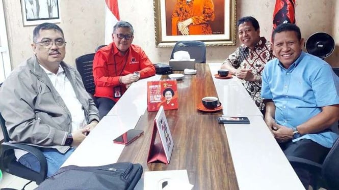 Sekjen PDIP Hasto Kristiyanto dan Ketua Majelis Pertimbangan PPP Romahurmuziy.