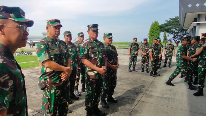 Panglima TNI Laksamana Yudo Margono di Lanudal Juanda Surabaya di Sidoarjo, Jawa Timur