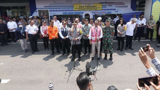 Kapolri Jenderal Listyo Sigit Prabowo dan Menhub Budi Karya Sumadi