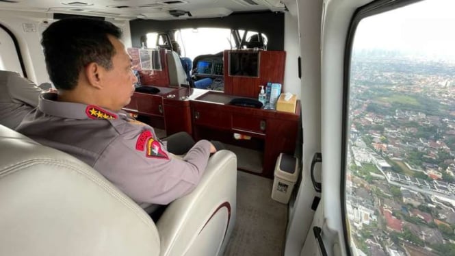 Kapolri Jenderal Listyo Sigit Prabowo memantau jalur mudik via udara