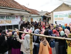 Warga Lembang Serbu Bazar Sayuran Hasil Produksi Petani di Desa Cikidang