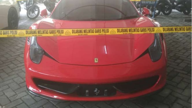 Mobil Ferrari disita. (Ilustrasi)